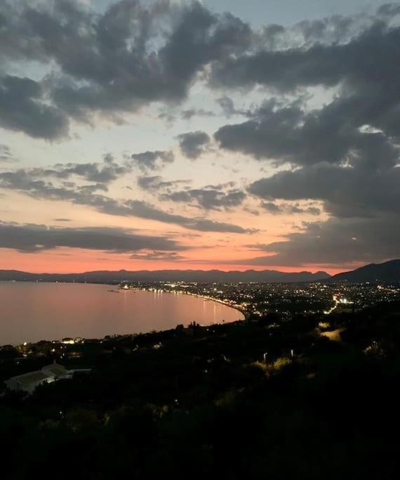 Marine's Lux Villa:golden Sunset וילה